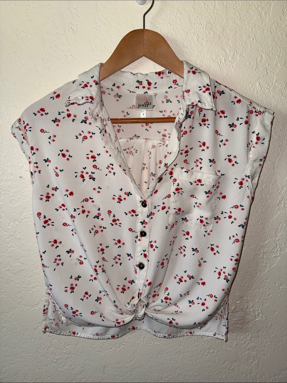 Belle Du Jour Crop Top Blouse Cap Sleeve Button-Front White Red Floral Small